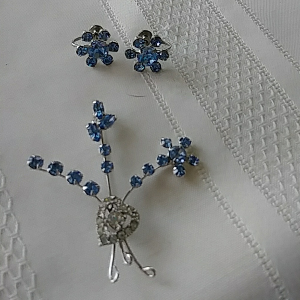 Vintage brooch with matching earrings